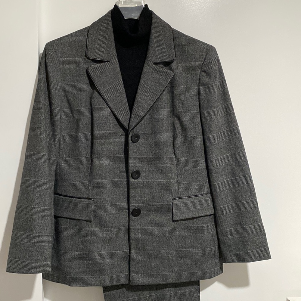 JONES New York Woman’s suit